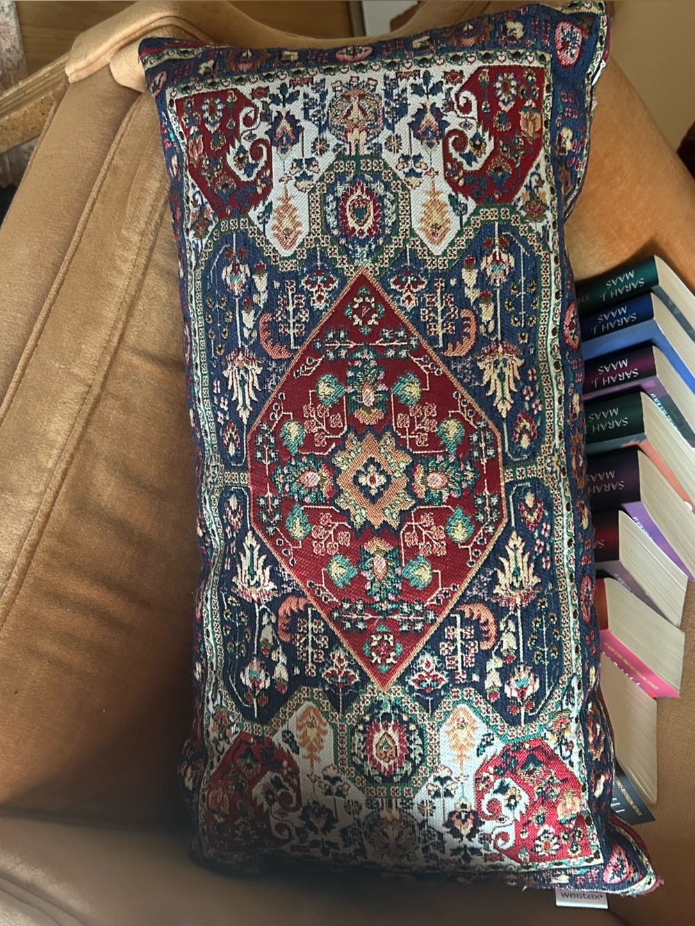 Accent throw pillow
